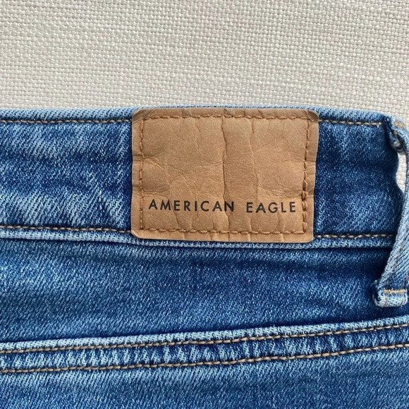 AMERICAN Eagle Short Stretch  Mom Jean Medium Blue with raw Hem Size 0 - Picture 10 of 14